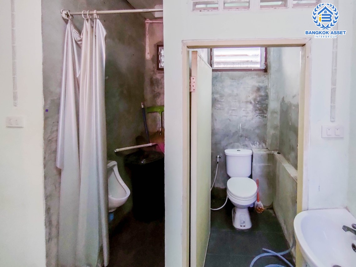 อาคารพาณิชย์มือสอง ซอยวงศ์สว่าง11 เนื้อที่กว้าง 13 ตร.ว. ฟังก์ชัน 4 ห้องนอน 3 ห้องน้ำ ภายในสภาพดี ตั้งบนทำเลชุมชนสามารถค้าขายทำธุรกิจได้ เชื่อมต่อถนนวงศ์สว่าง, ถนนพิบูลสงคราม, ถนนนครอินทร์ ใกล้รถไฟฟ้าสายสีม่วง "สถานีวงศ์สว่าง" และทางด่วน "ศรีรัช" จองเลย! ...